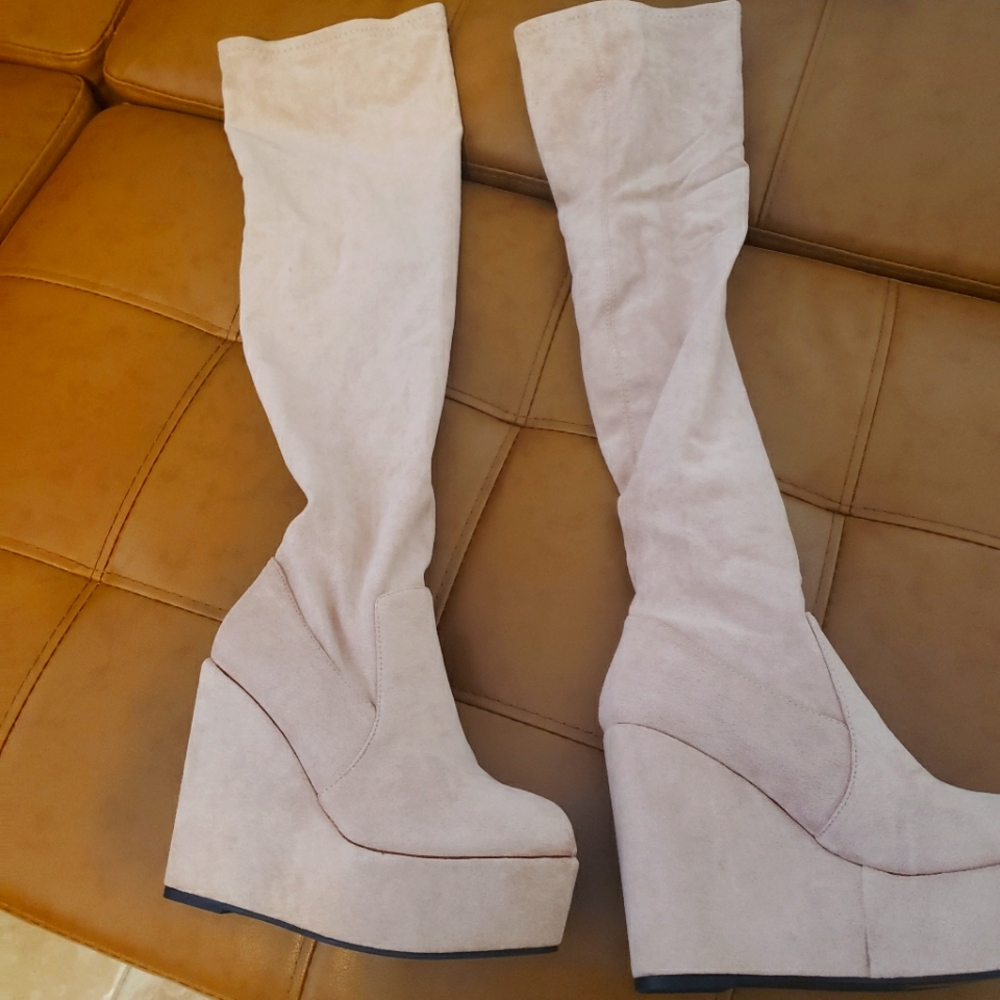 Brand New beige platform knee high boots size 7 faux suede beige